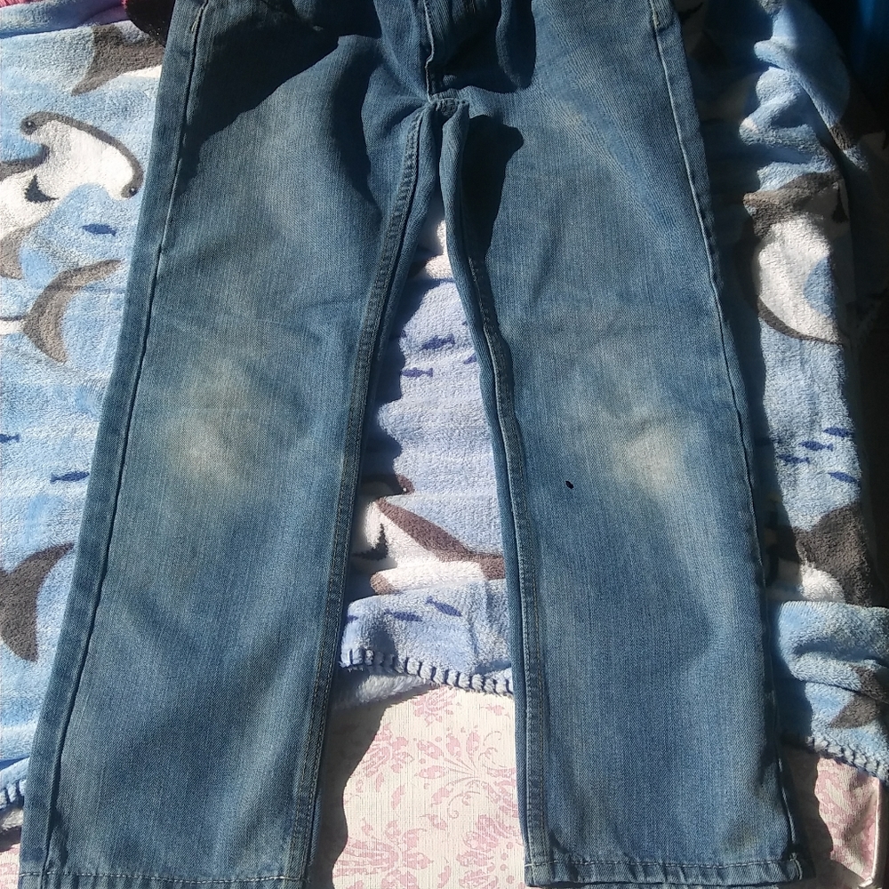 4 blue jeans.